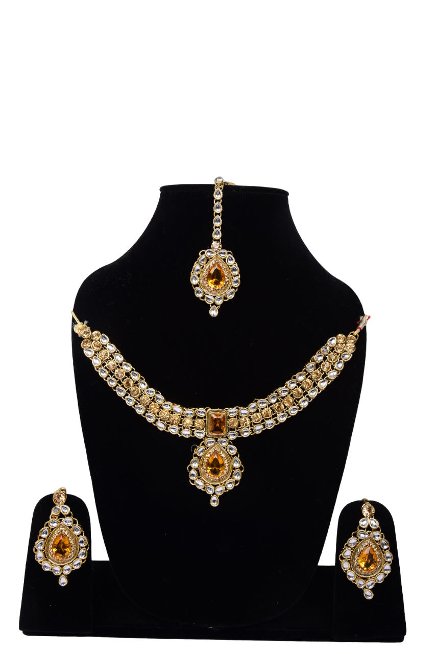 Namokriti Royal Amber Gold-Plated Kundan Necklace Set with Earrings & Maang Tikka